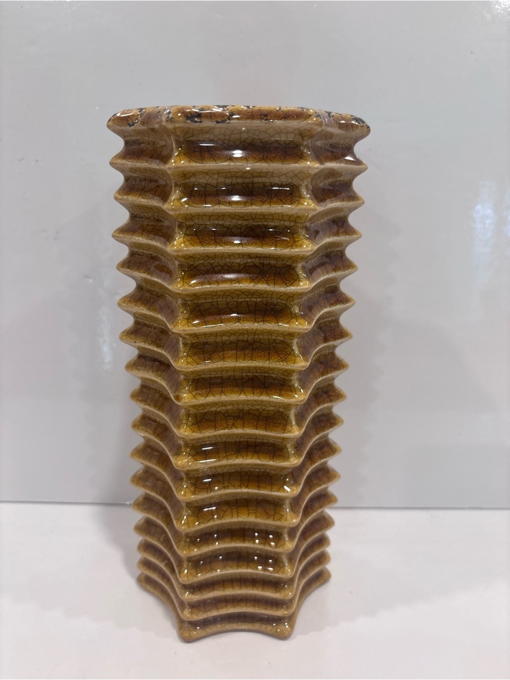 Vintage mid century modern ribbed crackle glaze ceramic pottery 10” brown star
